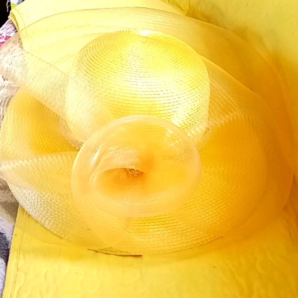 Yellow Sunday hat with yellow net